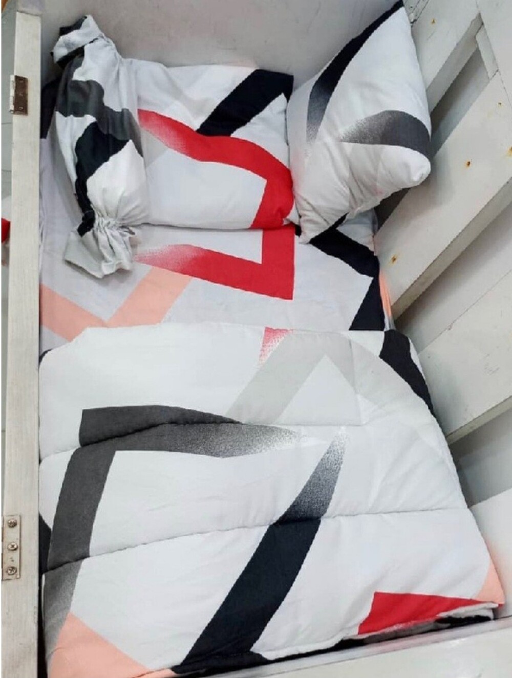 Modern Kids DUVET SET with Throw, Square n Flat Pillow, Bedsheet. Comforter Set